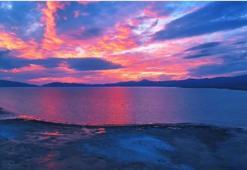 Van'ın en çok ziyaret edilen birisi! Cennet bahçesinden hallice yerde muhteşem günbatımı