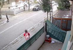 Avcılar'da servis bekleyen öğrenci için korku dolu dakikalar! Takip edip yanına çağırdı