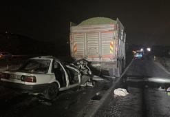 Gaziantep'te feci kaza! Otomobil kamyonun altına girdi, aynı aileden 3 kişi can verdi