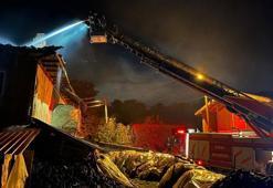 Uşak'ta evin çatısına düşen yıldırım yangın çıkardı