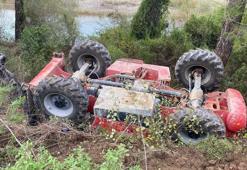 Manavgat'ta kontrolden çıkan iş makinası şarampole devrildi: 1 yaralı