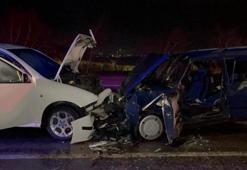 Eskişehir'de iki araç kafa kafaya çarpışt: 3'ü çocuk 9 yaralı