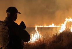 Yüksekova'da kuş cenneti Nehil Sazlığı'ndaki yangın yerleşim yerlerini tehdit ediyor
