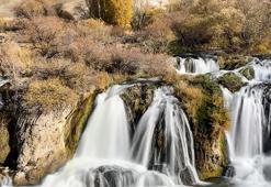 Muradiye Şelalesi sonbaharda büyülüyor! Ziyaretçiler oraya akın ediyor