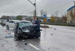 Sakarya Hendek’te 3 araçlı zincirleme kaza: 2 yaralı