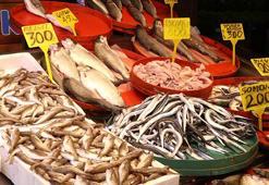 Trabzon'da hamsi bollaştı fiyatlar dibe vurdu! Tezgahlarda ucuz balık yoğunluğu