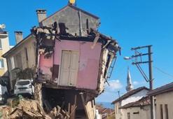 Tirilye’de tarihi yıkım: ‘Tabut Ev’ çöktü! Belediyeden açıklama geldi