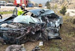 Bolu Mudurnu'da kamyonla çarpışan otomobildeki 1 kişi öldü, 1 kişi yaralandı