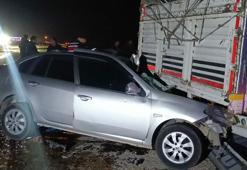Adana’da otomobil, kamyona arkadan çarptı: 2 yaralı