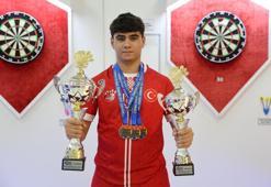 14 yaşında dünya şampiyonu oldu! Elazığlı Bedirhan Nas, hobi olarak başladığı dartta 3 dünya derecesiyle geri döndü!