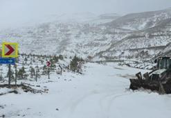 Adana'nın yüksek kesimlerinde yoğun kar yağışı başladı! Feke'de yollar kapandı, ekipler alarmda