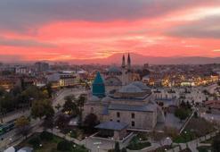 Konya'nın tarihi ve kültürel mekanları gün batımında etkileyici manzaralar oluşturdu
