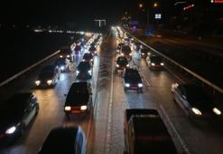 Ara tatil bitti, tatilcilerin dönüş yolculuğu başladı! Trafik yoğunluğu arttı