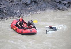 Hakkari’de kamyonet Zap Suyu’na uçtu: 2 ölü, 3 yaralı