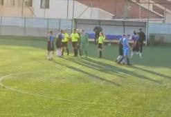 Taraftarlar sahaya girdi, maç tatil edildi