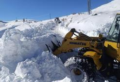 Şırnak'ta kar kalınlığı 1 metreyi aştı