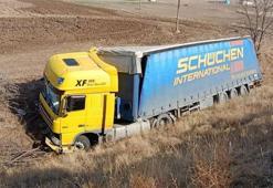 Kırıkkale'de kontrolden çıkan tır devrildi: 1 yaralı