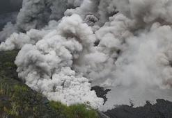 Semeru Yanardağı'nda patlama: Mahsur kalan 178 dağcı kurtarıldı