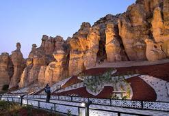Konya’nın Kapadokyası gece-gündüz değişen manzarasıyla hayran bırakıyor!