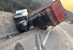 Malatya'da kontrolünden çıkan tır istinat duvarına çarptı. Kazada 1 kişi yaralandı
