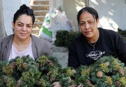 Antalya'da orman atıkları geçim kapısı oldu! Yüzlerce aile Noel çelengi üreterek talebe yetişmeye çalışıyor