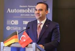 Bakan Kacır&#39;dan Alman otomotiv şirketlerine T&#252;rkiye&#39;ye yatırım &#231;ağrısı
