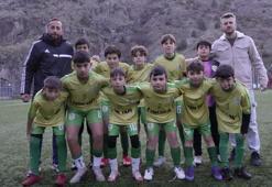 Hem kulüp başkanı hem altyapı antrenörü hem de A takımın kalecisi