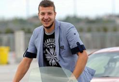 Eski futbolcu Batuhan Karadeniz hakkında kırmızı bülten çıkartıldı; mal varlığına el konuldu