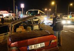 Turistleri taşıyan otobüs ile otomobil çarpıştı: 2 ölü, 3 yaralı