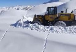 Şırnak’ta kış sert başladı! Kar kalınlığı 1 metreyi aştı