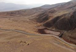 Van'da dağ eteğindeki antik baraj kurudu!