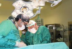 Karın ağrısı şikayetiyle hastaneye gitti, büyük şok yaşadı! Dev tümör ameliyatla çıkarıldı