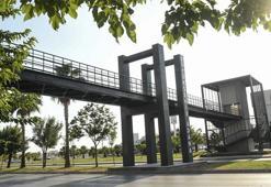 Adana'da yaya üst geçidi hamlesi! D-400'teki 9 üst geçide engelli erişim asansörleri geliyor