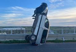 Tekirdağ-Kırklareli yolunda ilginç kaza: Bariyere çarpan araç dik durdu, 2 kişi yaralandı