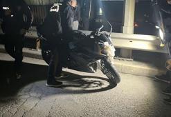 Kocaeli’nde yolun karşısına geçmeye çalışan TIR şoförüne motosiklet çarptı; 2 ölü