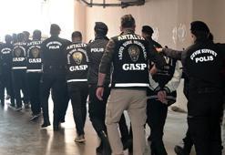 Antalya'da fahiş fiyat operasyonu! İnternetten tanıştıkları kadınların götürdükleri mekanlar tehditle hesap aldı