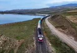 Er&#231;ek G&#246;l&#252; kıyısında kartpostallık g&#246;r&#252;nt&#252;ler