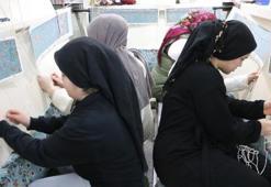 Diyarbakırlı kadınlar 15 yıldır el emeğiyle üretiyor! Yurt dışına satarak aile bütçesine katkı sağlıyorlar