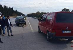 Bursa Karacabey'de otomobil ile minibüs çarpıştı; 2 yaralı