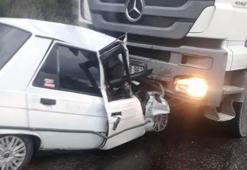 Manisa Akhisar’da kamyon ile otomobil kafa kafaya çarpıştı: 1 ölü, 1 yaralı