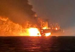 Kocaeli açıklarında 2 gemide yangın; 25 mürettebat kurtarıldı