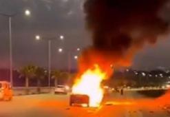 Adana Sarıçam'da seyir halindeki otomobil alev alev yandı