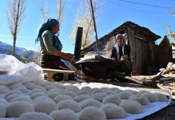 Şırnak'ta ilçedeki tüm kadınlar birleşti: Her ev için 200 adet yapıyorlar