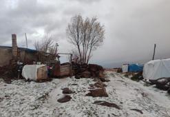 Afyonkarahisar'a mevsimin ilk karı düştü