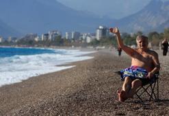 Antalya'da önce yağmur ve fırtına sonra deniz keyfi