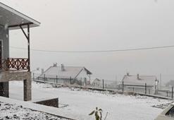 Ankara’da mevsimin ilk karı düştü! Her yer beyaza büründü