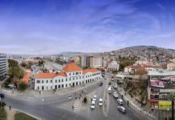 İzmir&#39;deki Tren Garları