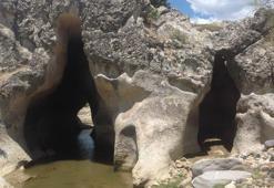 Manisa'daki 2 bin yıllık kaya mezarları güzergâhındaki doğa anıtı görmezden geliniyor! 'Acilen yürüyüş rotasına dönüşmeli'