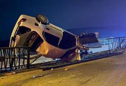 Afyonkarahisar Bayat'ta köprü demirlerine çarpan otomobildeki 1 kişi öldü, 3 kişi yaralandı