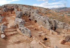 Perre Antik Kenti ve Kaya Mezarları